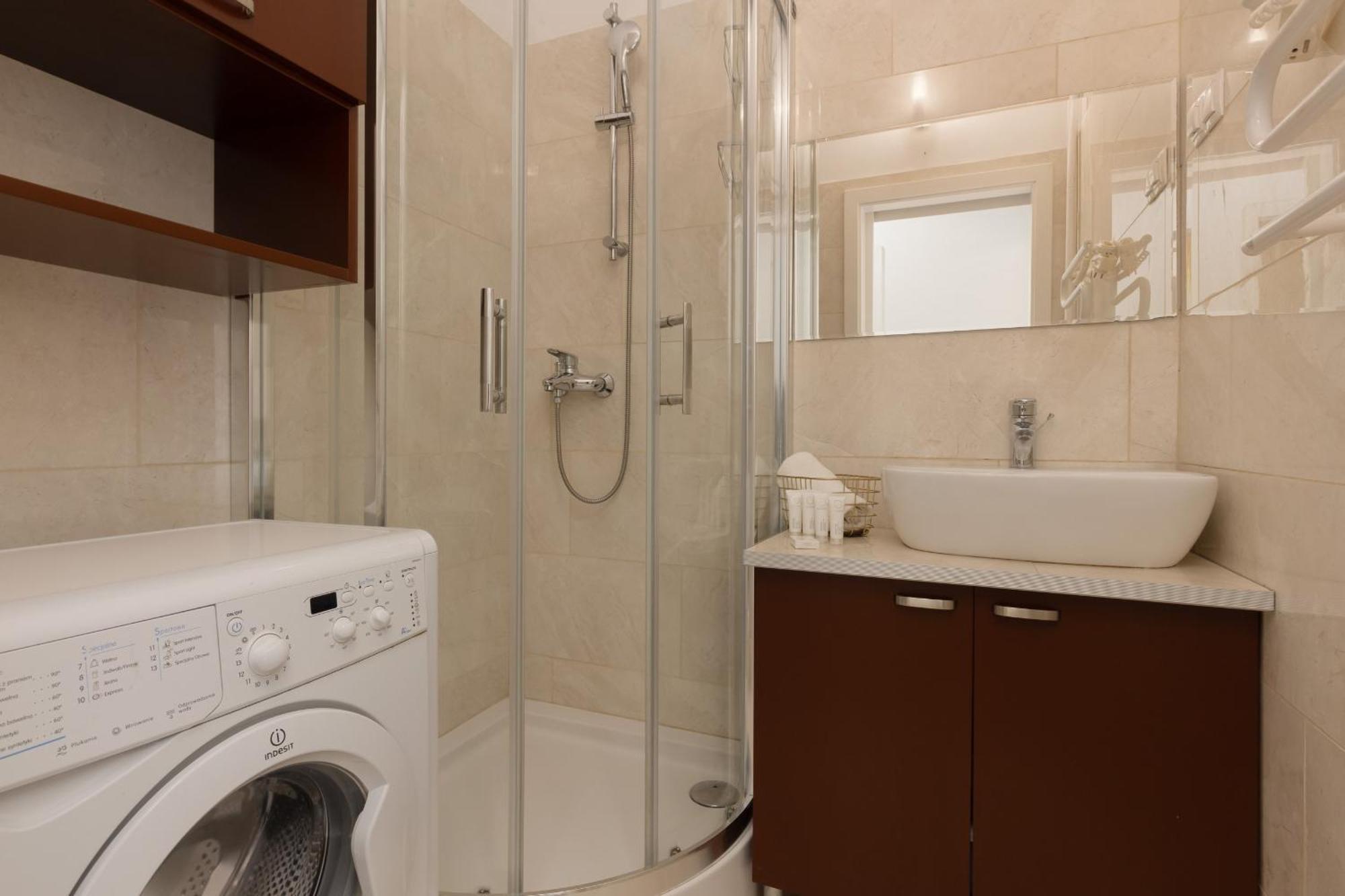 Warsaw New Town Square Apartment For 5 Guests By Noclegi Renters Kültér fotó
